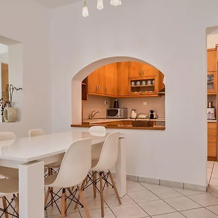 Aella Villa *